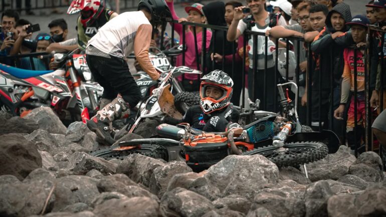 Les 7 erreurs fatales de sécurité en moto à éviter