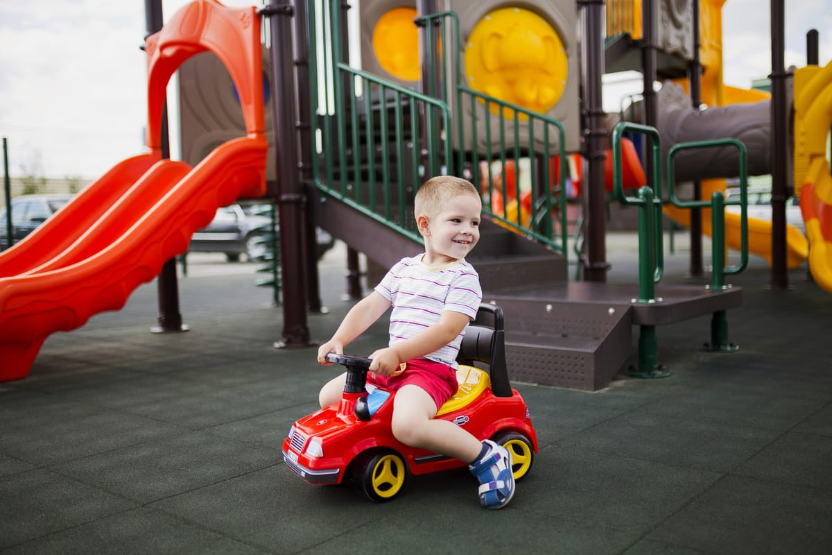 Quand emmener mon enfant à la cour de récréation